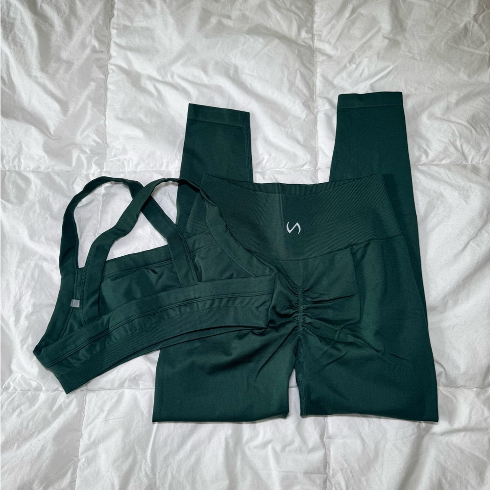 Women's Green Sports Bra - Picture 2 of 2